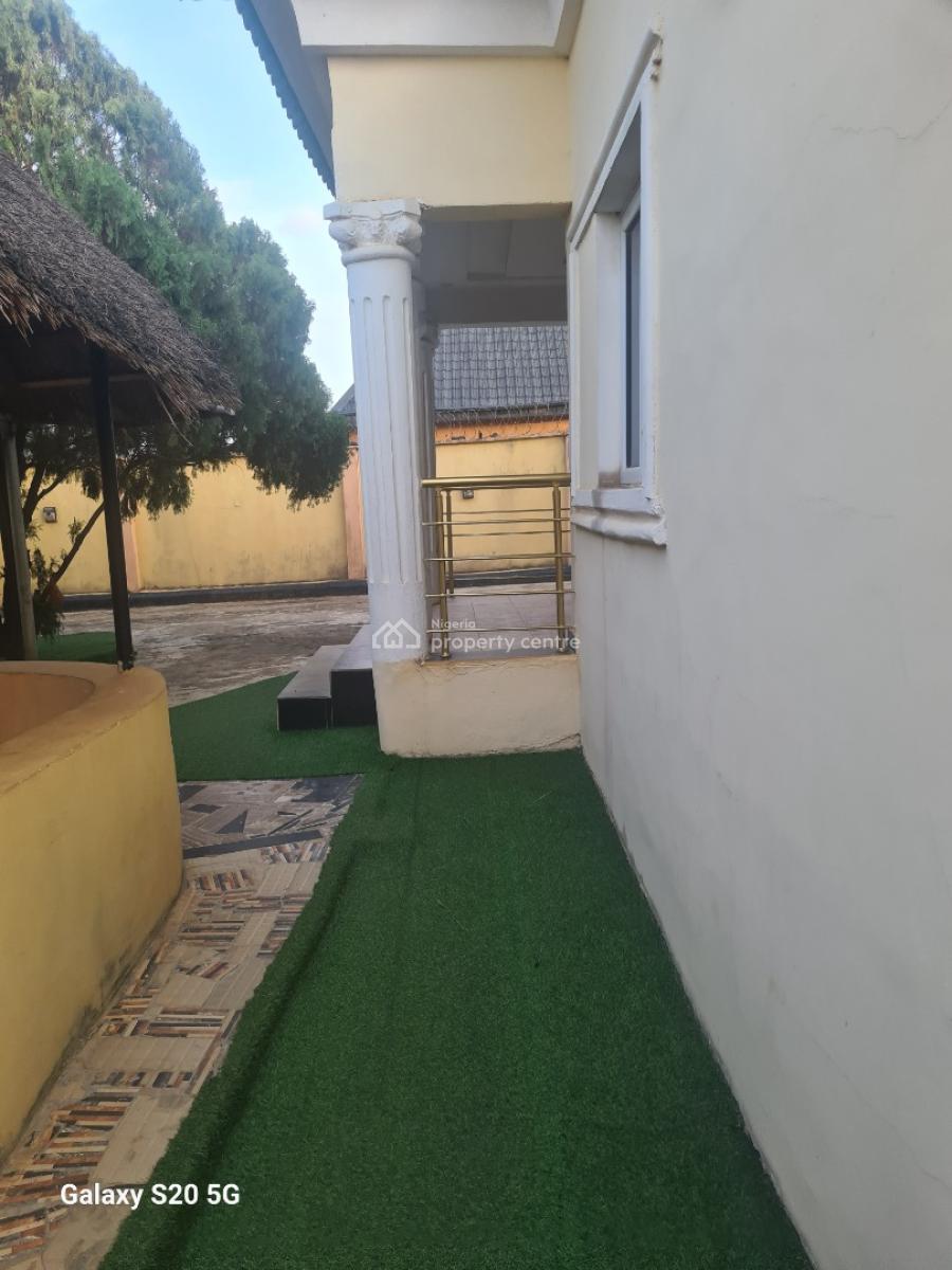 Executive 6 Bedrooms Bungalow, Radio Estate, Off Awolowo Road, Ikorodu, Lagos, Detached Bungalow for Sale