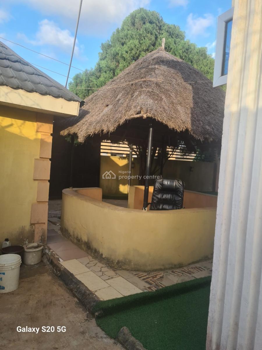 Executive 6 Bedrooms Bungalow, Radio Estate, Off Awolowo Road, Ikorodu, Lagos, Detached Bungalow for Sale