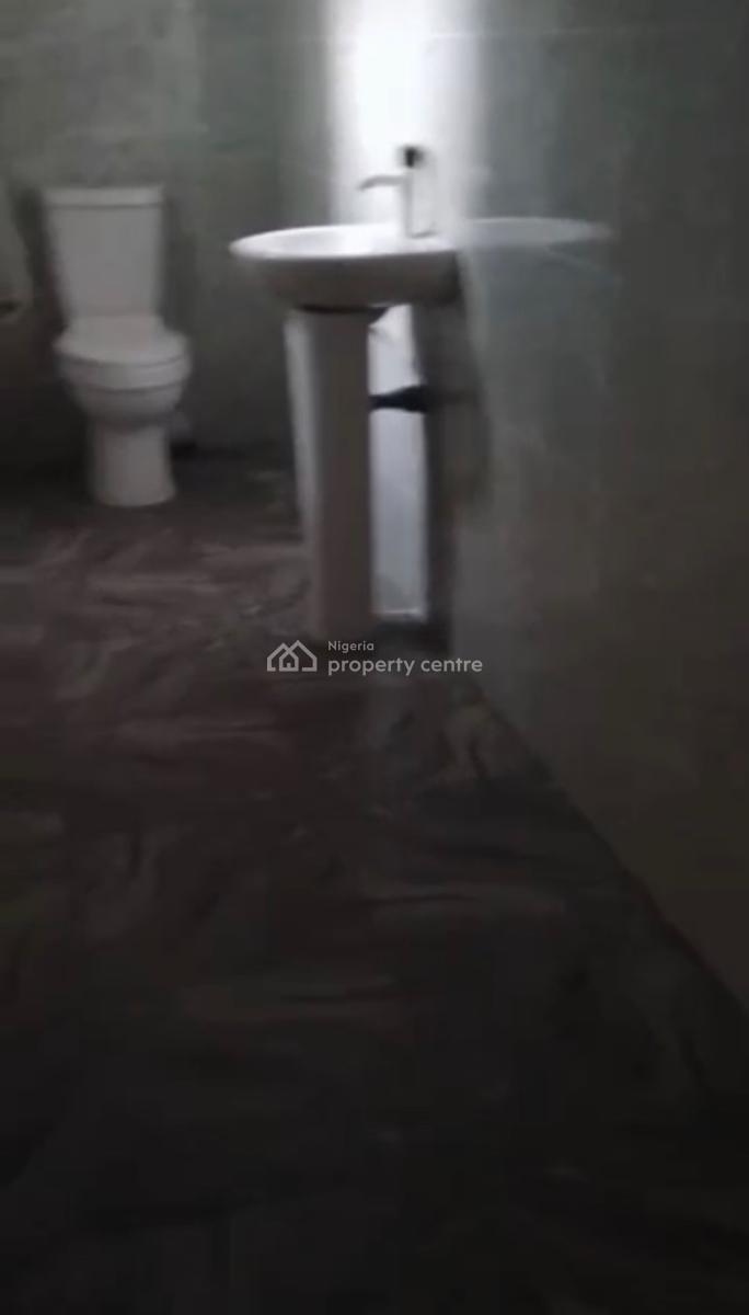 Decent 2 Bedroom Flat Upstairs, Anthony, Maryland, Lagos, Flat / Apartment for Rent