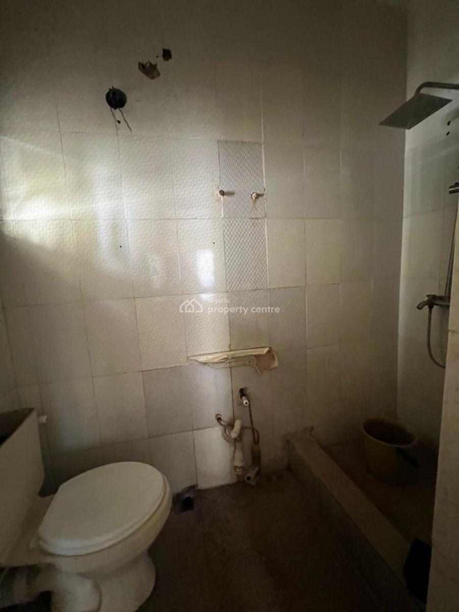 Stunning Spacious 2 Bedroom Apartment in a Secure Estate, Osapa, Lekki, Lagos, Flat / Apartment for Rent