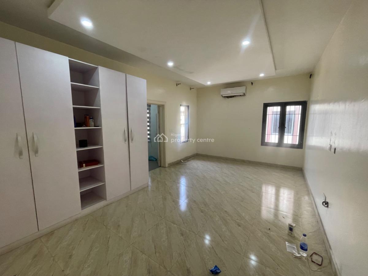Well Maintained 3 Bedroom with Swimming Pool and Bq on 1st Floor, Lekki Phase 1, Lekki, Lagos, House for Rent
