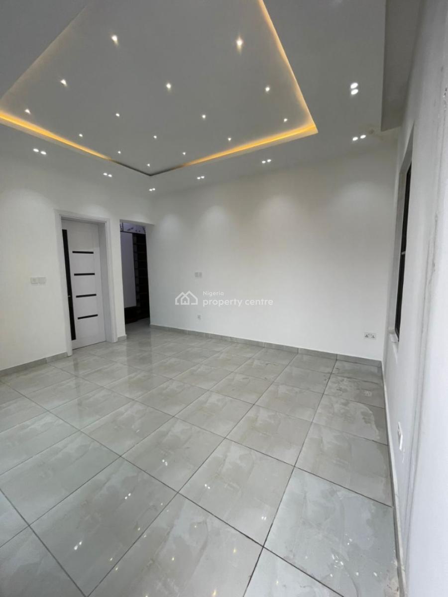 Serviced with 24/7 Power Supply 3 Bedroom En-suite Flat, Lekki Phase 1, Lekki, Lagos, Flat / Apartment for Rent