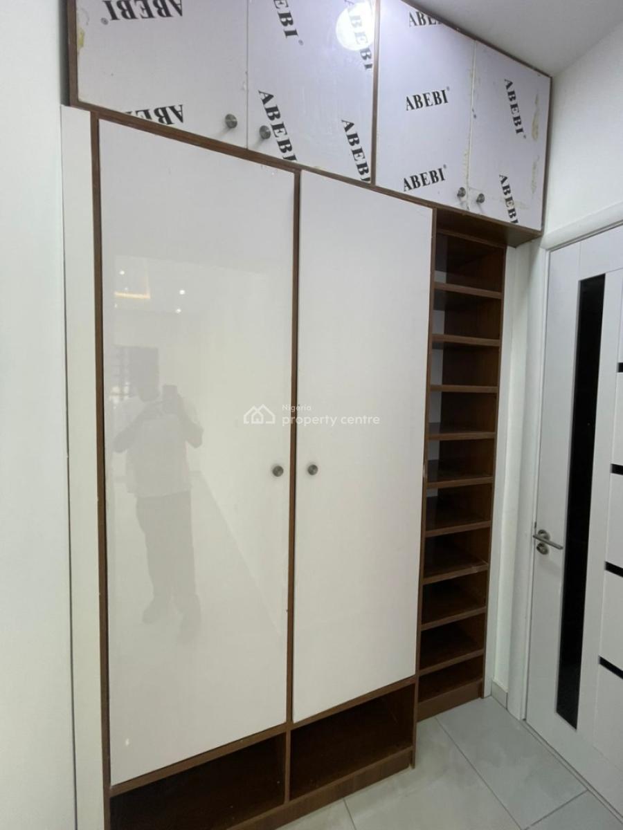 Serviced with 24/7 Power Supply 3 Bedroom En-suite Flat, Lekki Phase 1, Lekki, Lagos, Flat / Apartment for Rent