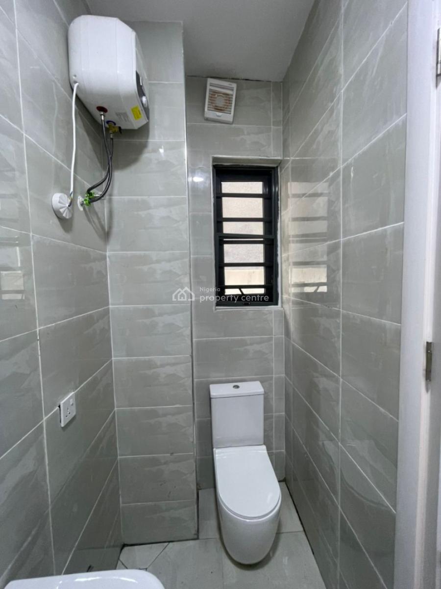 Serviced with 24/7 Power Supply 3 Bedroom En-suite Flat, Lekki Phase 1, Lekki, Lagos, Flat / Apartment for Rent