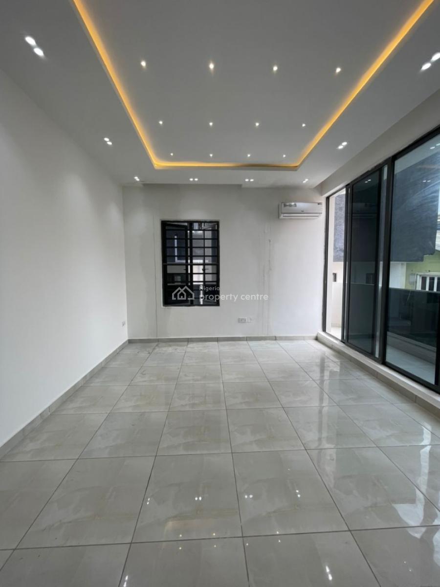 Serviced with 24/7 Power Supply 3 Bedroom En-suite Flat, Lekki Phase 1, Lekki, Lagos, Flat / Apartment for Rent