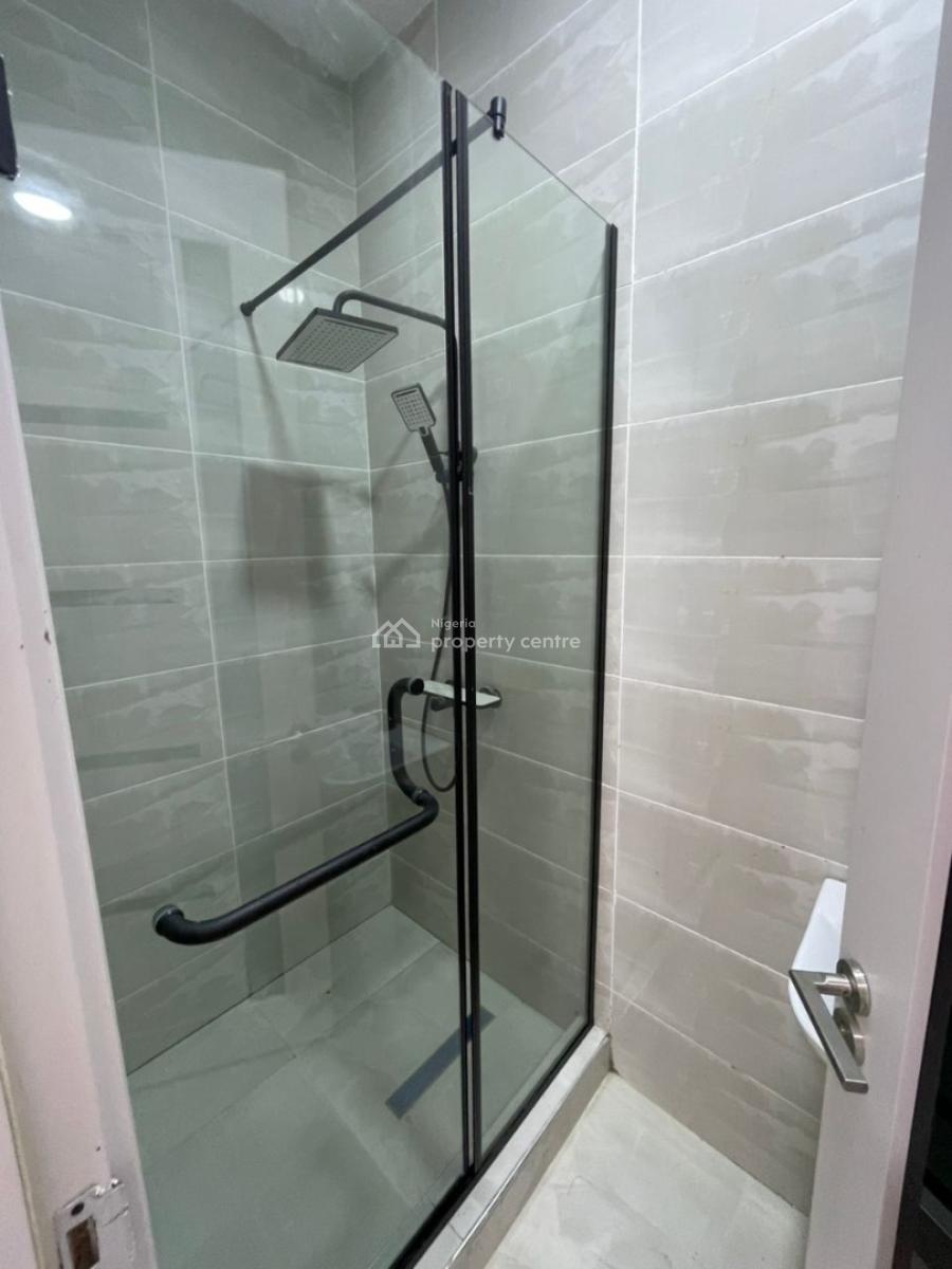 Serviced with 24/7 Power Supply 3 Bedroom En-suite Flat, Lekki Phase 1, Lekki, Lagos, Flat / Apartment for Rent