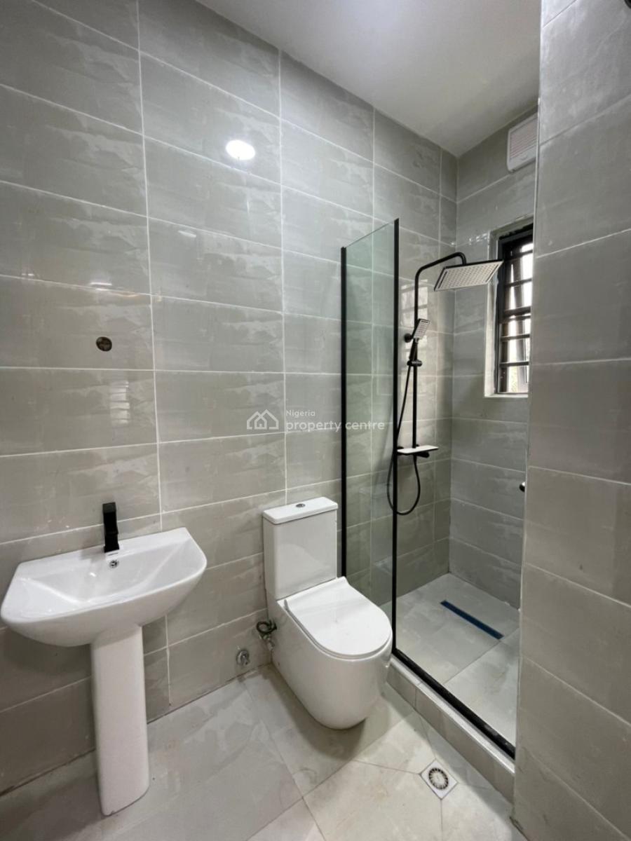 Serviced with 24/7 Power Supply 3 Bedroom En-suite Flat, Lekki Phase 1, Lekki, Lagos, Flat / Apartment for Rent