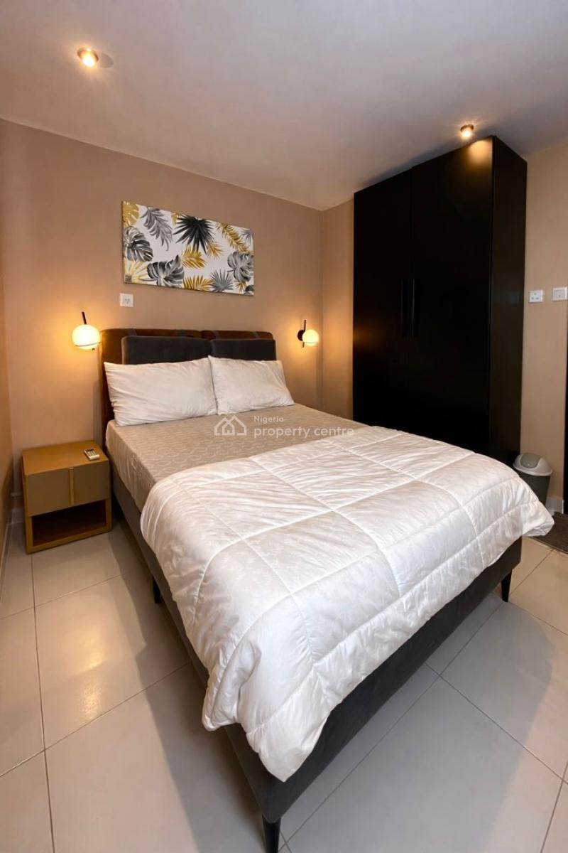 Stylish Studio Apartment with Juliet Balcony, City View and Rooftop, Opp. Train Terminal, Yaba, Lagos, Flat / Apartment Short Let