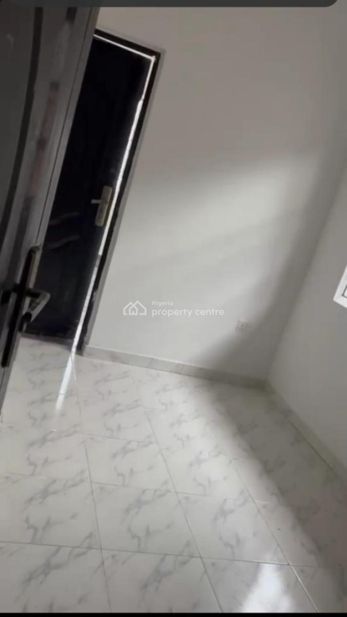 Spacious Self Service Mini Flat Upstairs, Off Palace Road, Oniru, Victoria Island (vi), Lagos, Mini Flat (room and Parlour) for Rent