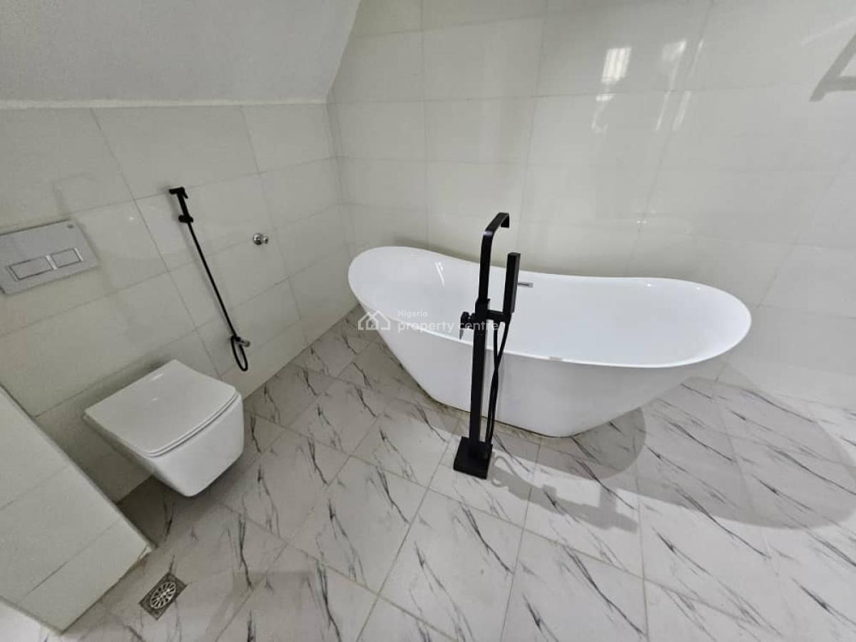 6 Bedrooms Fully Detached Penthouse Duplex with 2 Rooms Self Contain, Gwarinpa, Abuja, Detached Duplex for Sale