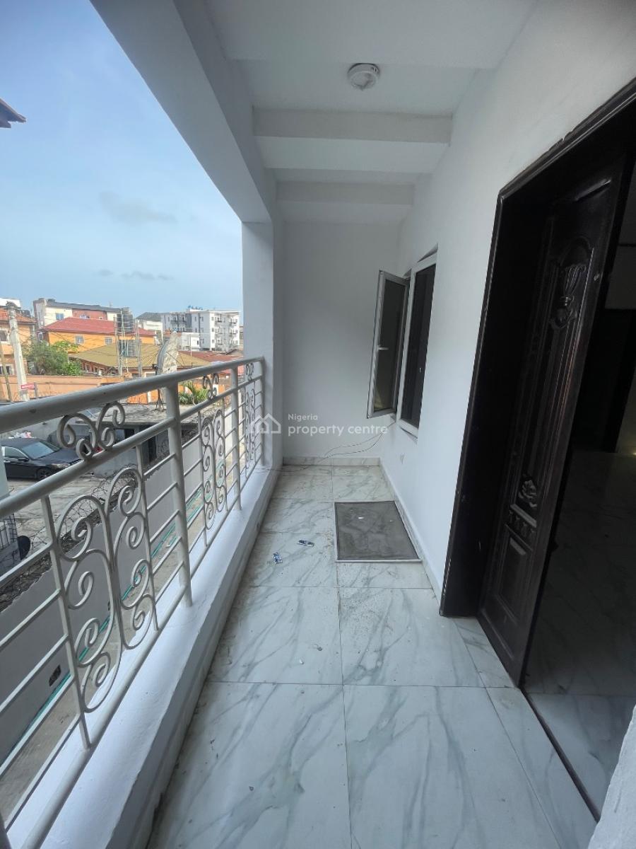 Well Maintained 2 Bedroom Apartment, Osapa, Lekki, Lagos, Flat / Apartment for Rent