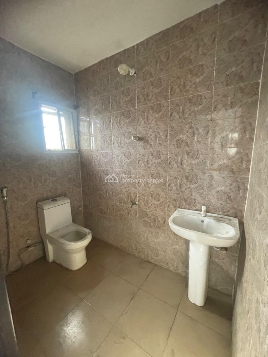 Well Maintained 2 Bedroom Apartment, Osapa, Lekki, Lagos, Flat / Apartment for Rent