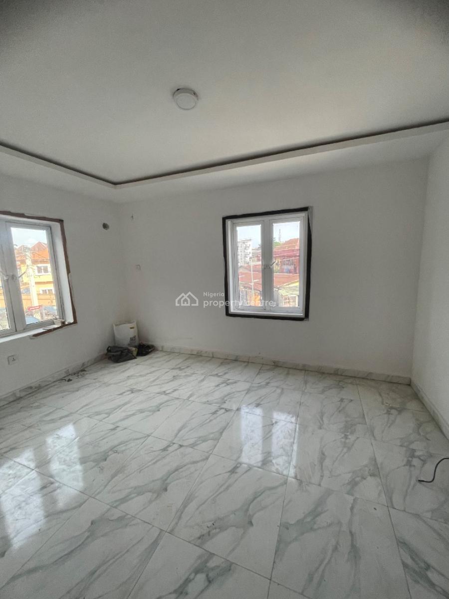 Well Maintained 2 Bedroom Apartment, Osapa, Lekki, Lagos, Flat / Apartment for Rent