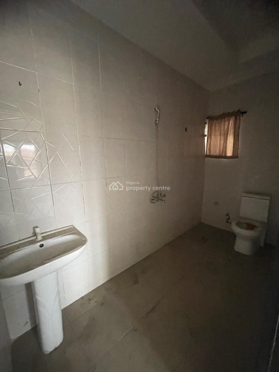 Well Maintained 2 Bedroom Apartment, Osapa, Lekki, Lagos, Flat / Apartment for Rent