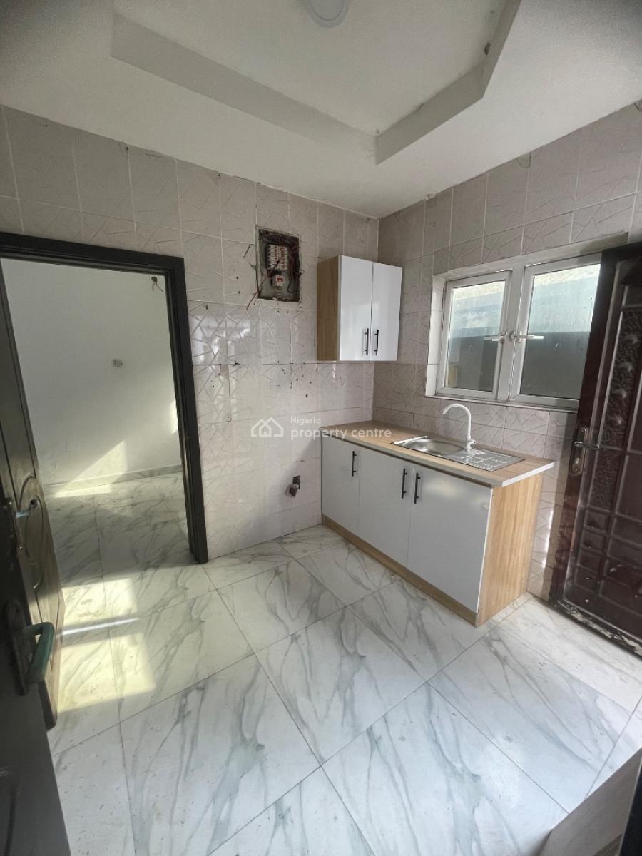 Well Maintained 2 Bedroom Apartment, Osapa, Lekki, Lagos, Flat / Apartment for Rent