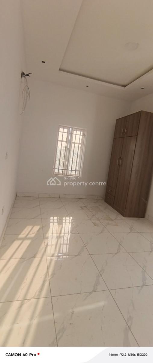 Clean Two Bedroom Flat Upstairs in Bakare Estate, Bakare Estate, Lekki, Lagos, Flat / Apartment for Rent