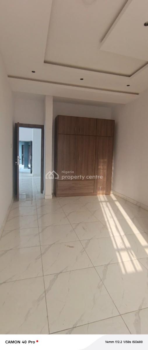 Clean Two Bedroom Flat Upstairs in Bakare Estate, Bakare Estate, Lekki, Lagos, Flat / Apartment for Rent