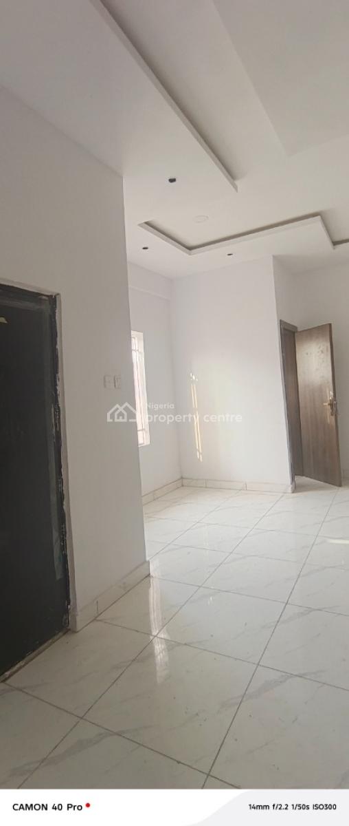 Clean Two Bedroom Flat Upstairs in Bakare Estate, Bakare Estate, Lekki, Lagos, Flat / Apartment for Rent