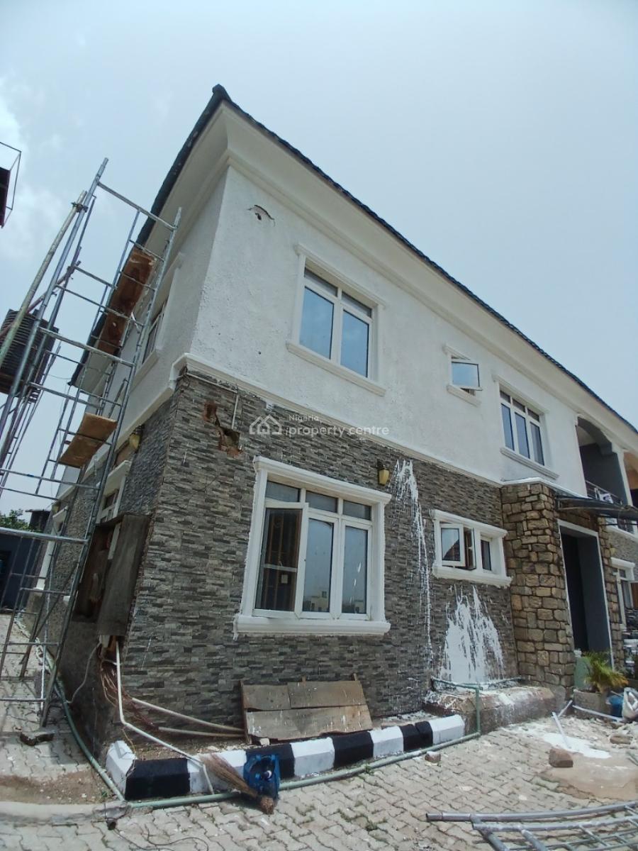 Well Renovated 4 Bedroom Semi Detached with 1room Bq, Guzape Abuja Diplomatic Zone, Guzape District, Abuja, Semi-detached Duplex for Sale