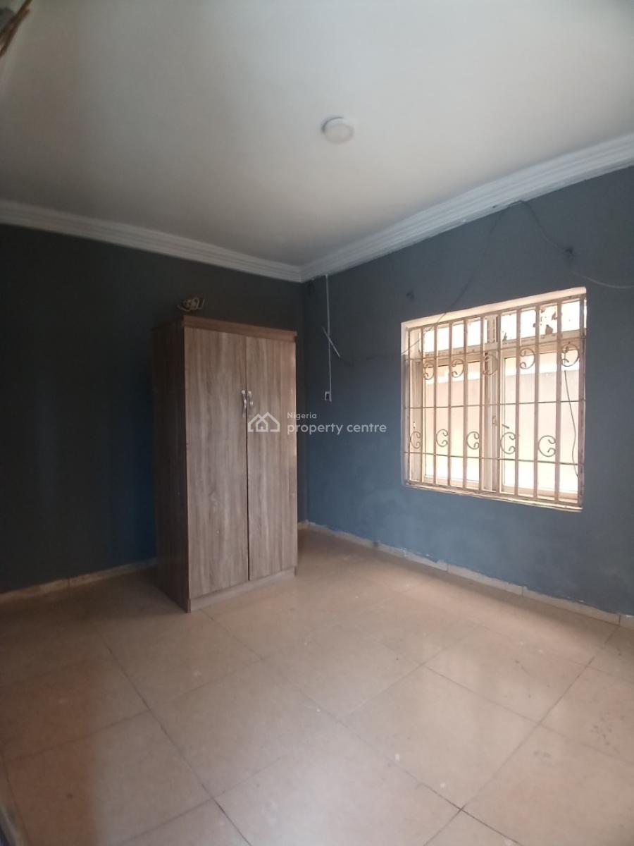 Well Renovated 4 Bedroom Semi Detached with 1room Bq, Guzape Abuja Diplomatic Zone, Guzape District, Abuja, Semi-detached Duplex for Sale