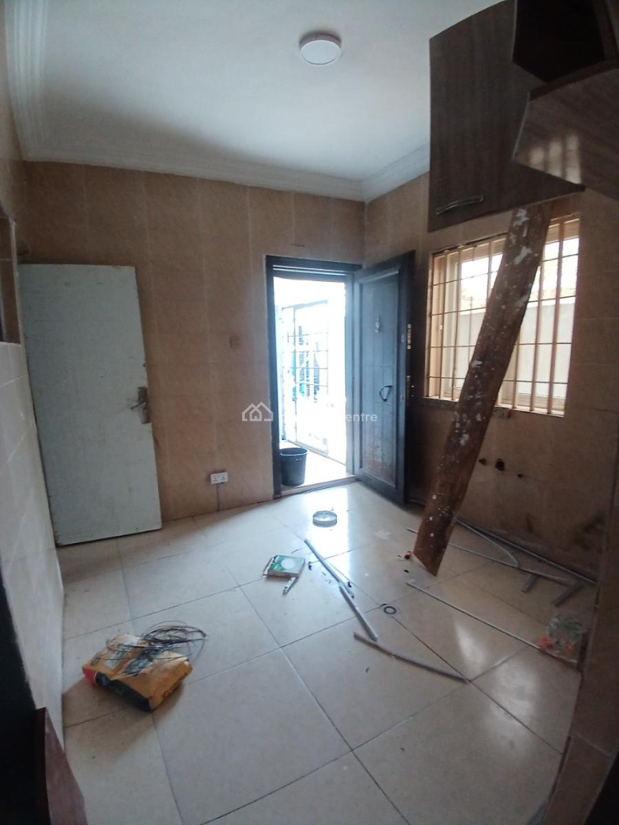 Well Renovated 4 Bedroom Semi Detached with 1room Bq, Guzape Abuja Diplomatic Zone, Guzape District, Abuja, Semi-detached Duplex for Sale