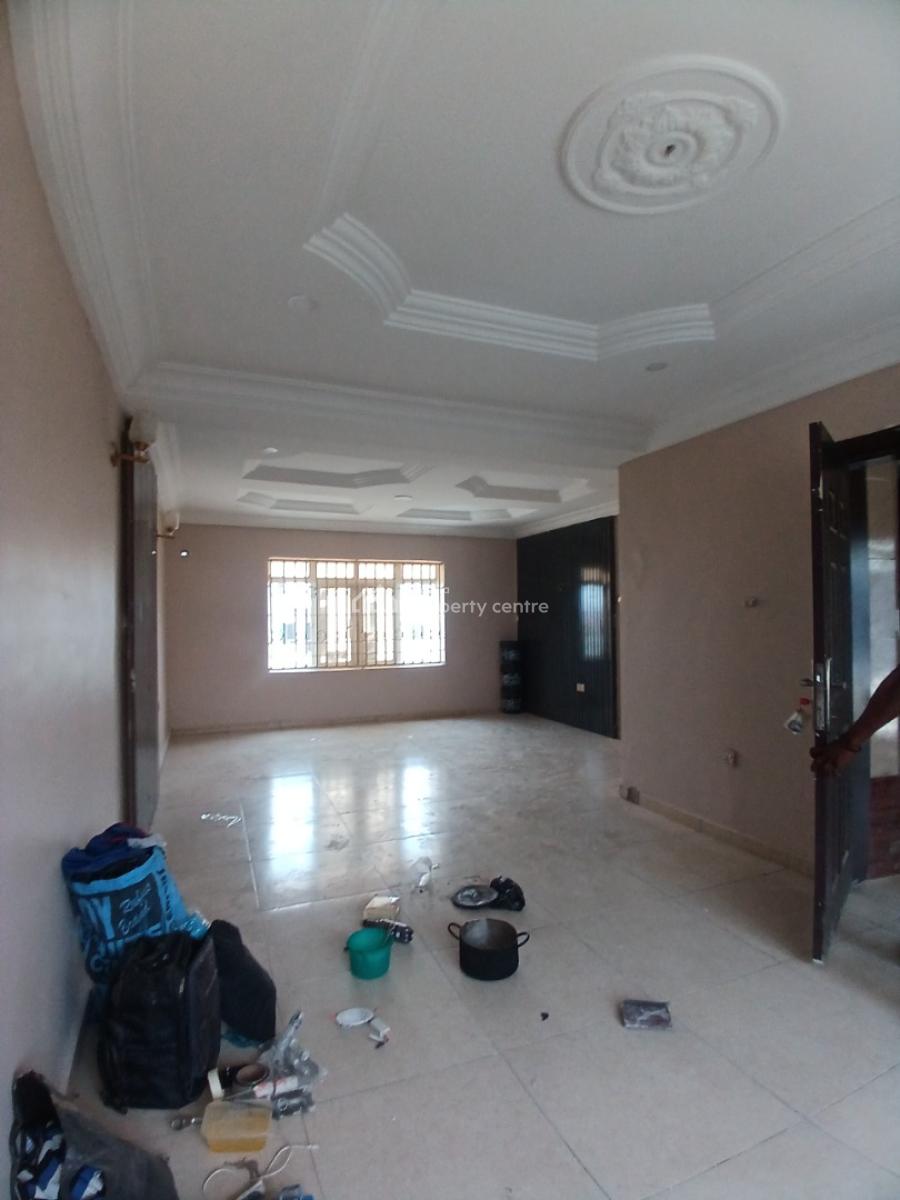 Well Renovated 4 Bedroom Semi Detached with 1room Bq, Guzape Abuja Diplomatic Zone, Guzape District, Abuja, Semi-detached Duplex for Sale