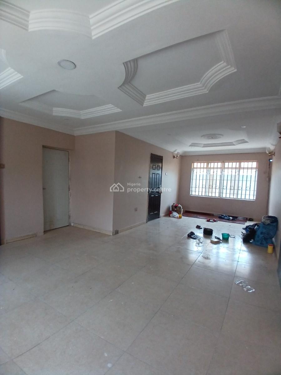 Well Renovated 4 Bedroom Semi Detached with 1room Bq, Guzape Abuja Diplomatic Zone, Guzape District, Abuja, Semi-detached Duplex for Sale