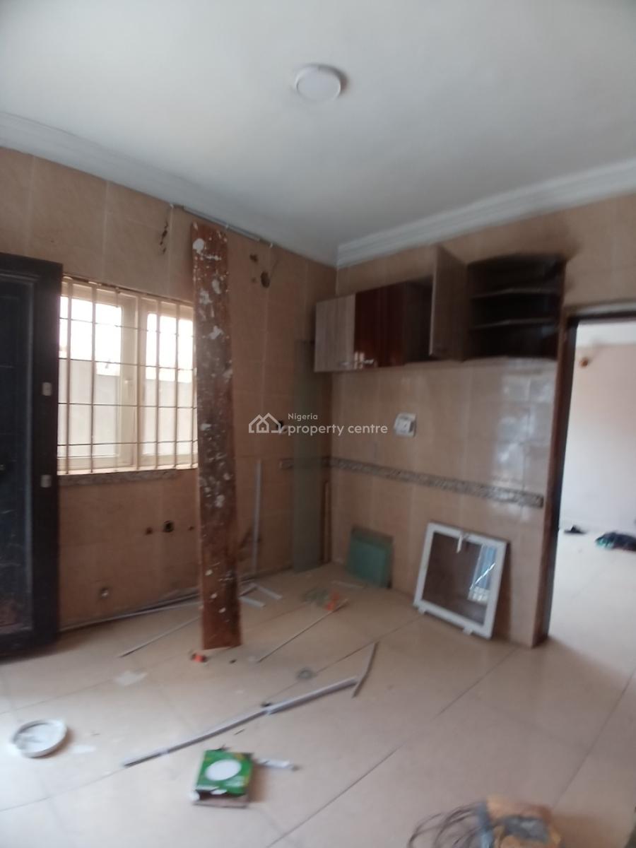 Well Renovated 4 Bedroom Semi Detached with 1room Bq, Guzape Abuja Diplomatic Zone, Guzape District, Abuja, Semi-detached Duplex for Sale