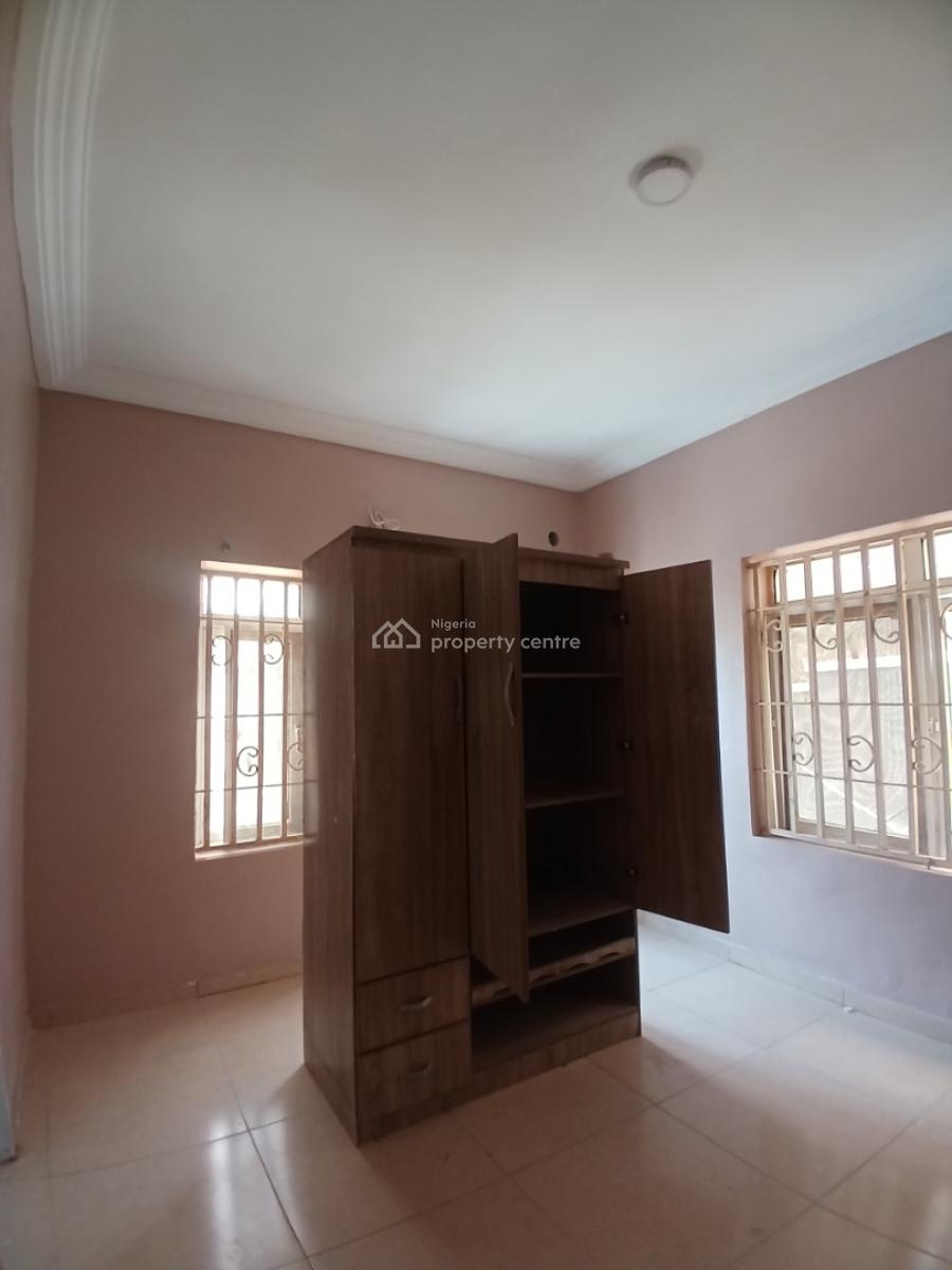 Well Renovated 4 Bedroom Semi Detached with 1room Bq, Guzape Abuja Diplomatic Zone, Guzape District, Abuja, Semi-detached Duplex for Sale