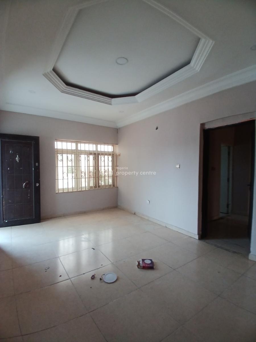 Well Renovated 4 Bedroom Semi Detached with 1room Bq, Guzape Abuja Diplomatic Zone, Guzape District, Abuja, Semi-detached Duplex for Sale