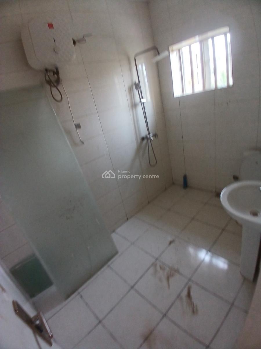 Well Renovated 4 Bedroom Semi Detached with 1room Bq, Guzape Abuja Diplomatic Zone, Guzape District, Abuja, Semi-detached Duplex for Sale