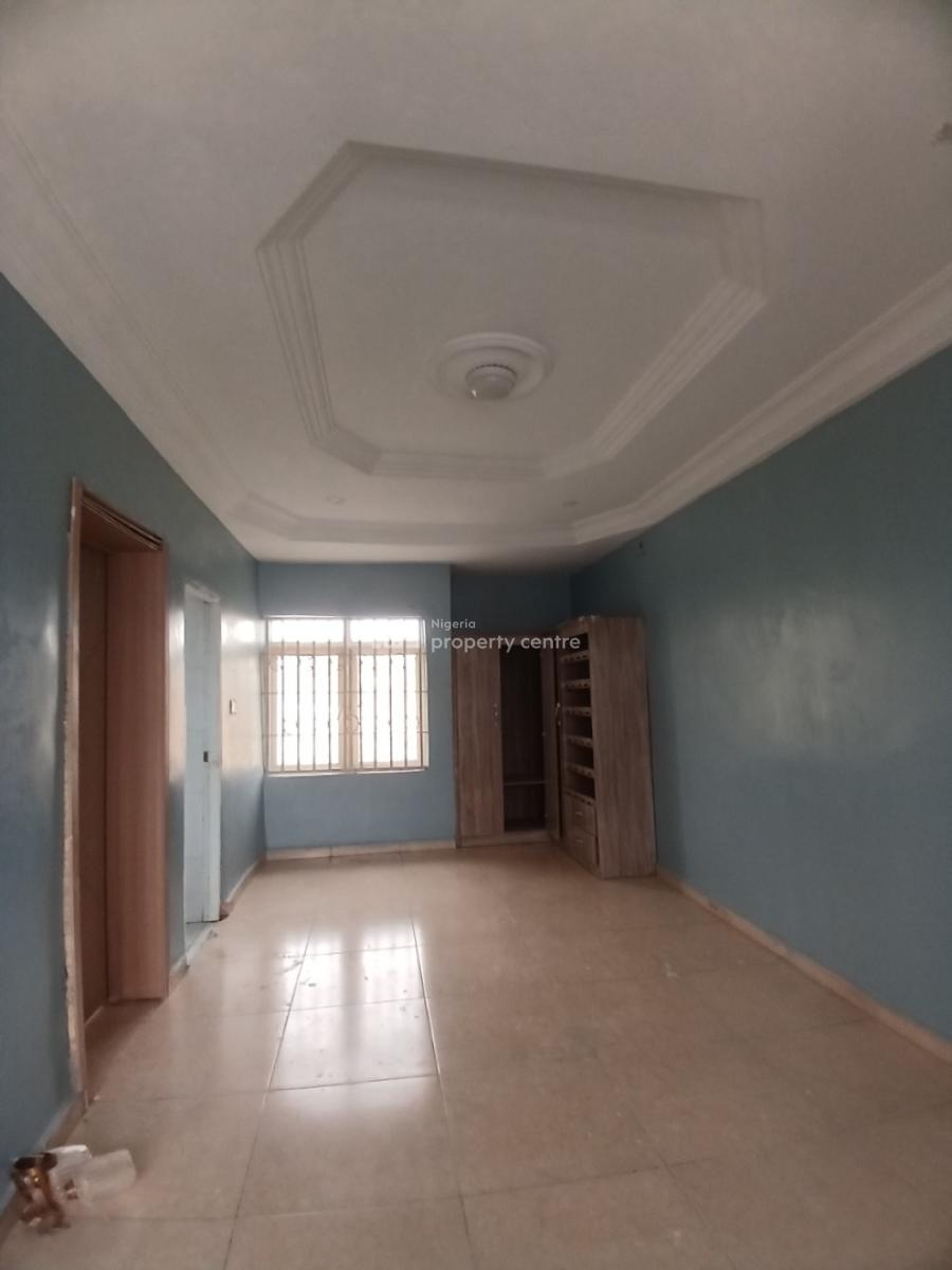 Well Renovated 4 Bedroom Semi Detached with 1room Bq, Guzape Abuja Diplomatic Zone, Guzape District, Abuja, Semi-detached Duplex for Sale