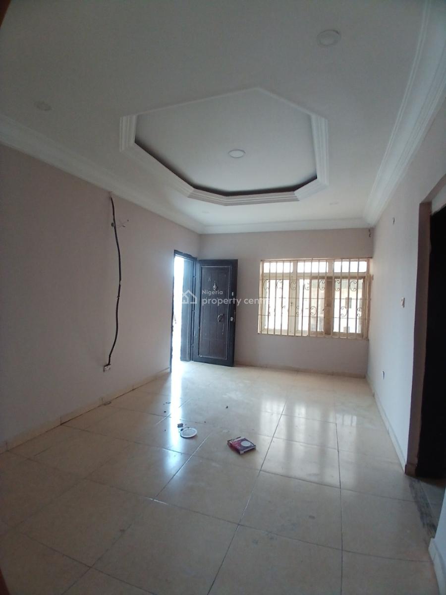 Well Renovated 4 Bedroom Semi Detached with 1room Bq, Guzape Abuja Diplomatic Zone, Guzape District, Abuja, Semi-detached Duplex for Sale