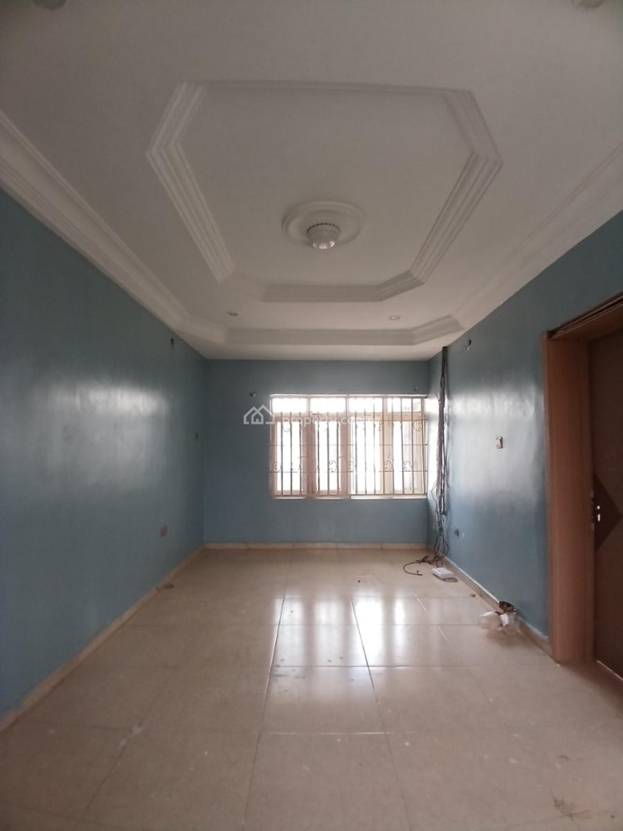Well Renovated 4 Bedroom Semi Detached with 1room Bq, Guzape Abuja Diplomatic Zone, Guzape District, Abuja, Semi-detached Duplex for Sale