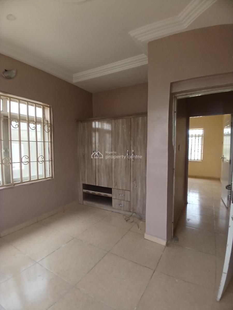 Well Renovated 4 Bedroom Semi Detached with 1room Bq, Guzape Abuja Diplomatic Zone, Guzape District, Abuja, Semi-detached Duplex for Sale