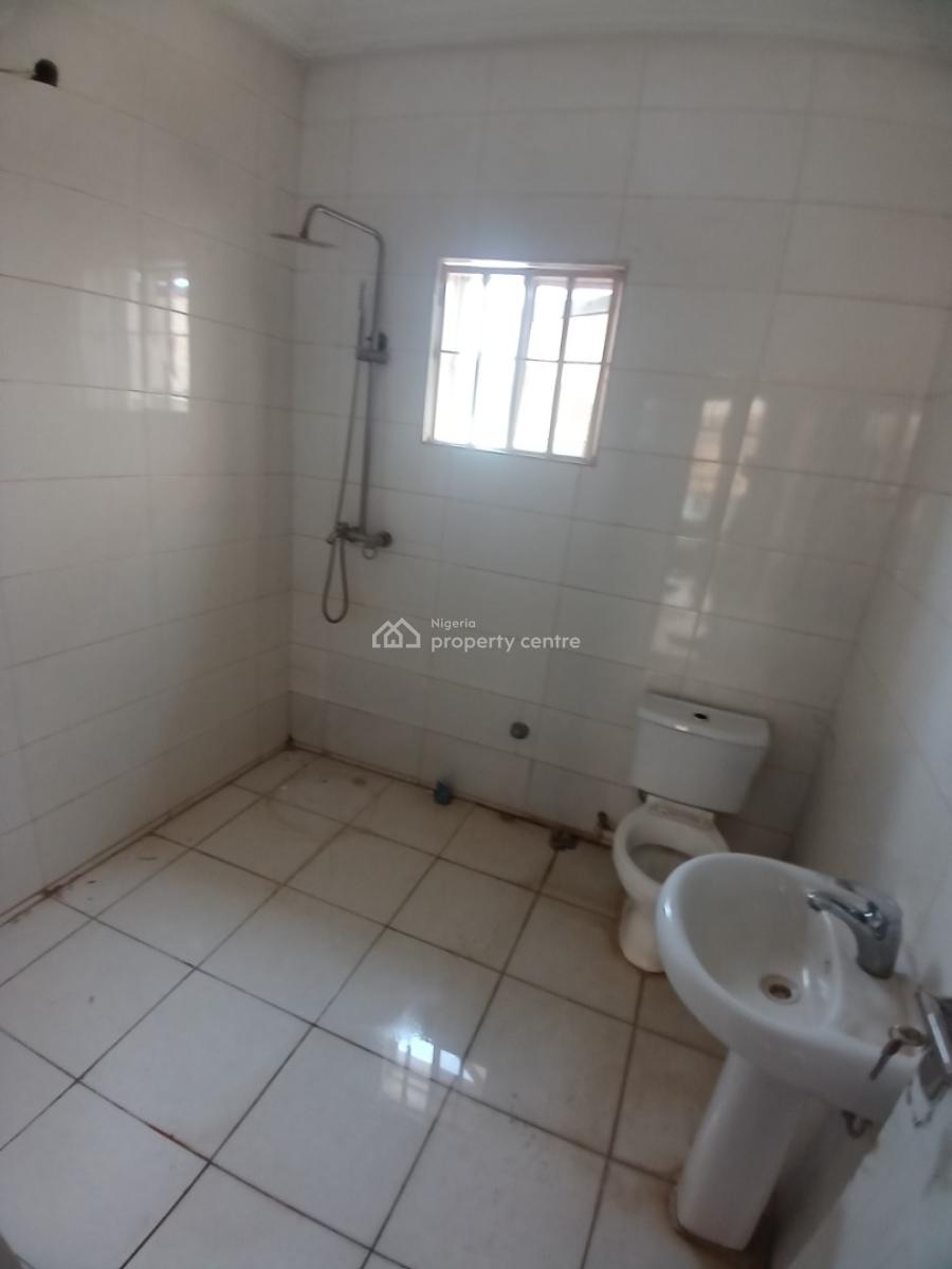 Well Renovated 4 Bedroom Semi Detached with 1room Bq, Guzape Abuja Diplomatic Zone, Guzape District, Abuja, Semi-detached Duplex for Sale