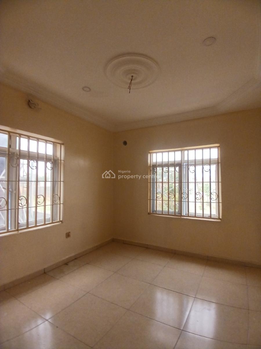 Well Renovated 4 Bedroom Semi Detached with 1room Bq, Guzape Abuja Diplomatic Zone, Guzape District, Abuja, Semi-detached Duplex for Sale