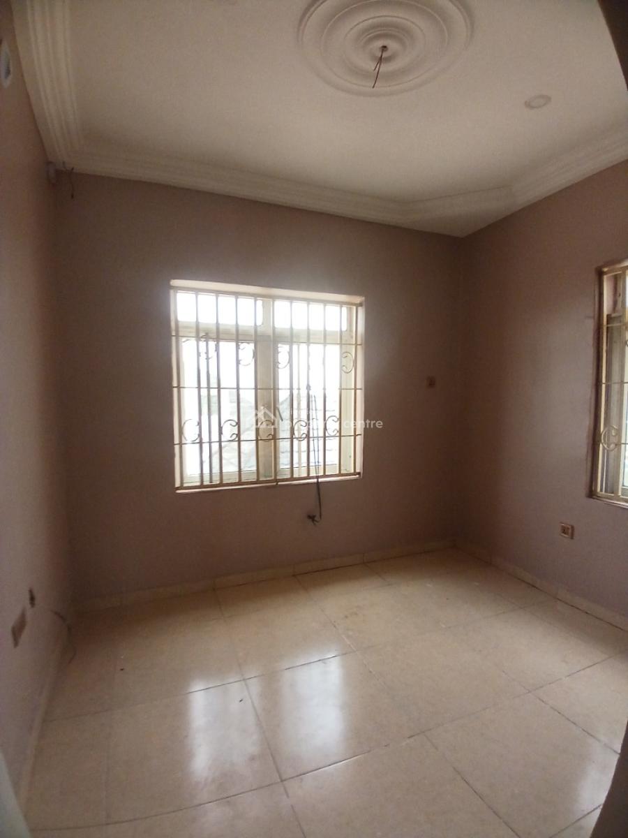 Well Renovated 4 Bedroom Semi Detached with 1room Bq, Guzape Abuja Diplomatic Zone, Guzape District, Abuja, Semi-detached Duplex for Sale