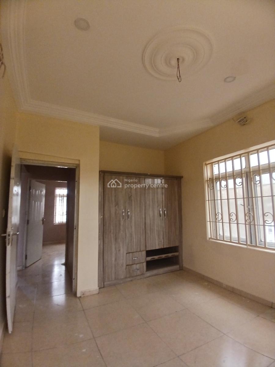 Well Renovated 4 Bedroom Semi Detached with 1room Bq, Guzape Abuja Diplomatic Zone, Guzape District, Abuja, Semi-detached Duplex for Sale