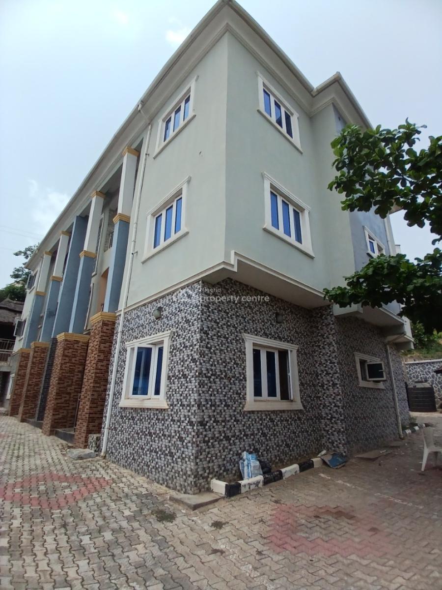 Well Renovated 5 Bedroom Terrace Duplex, Guzape Abuja Diplomatic Zone, Guzape District, Abuja, Terraced Duplex for Rent