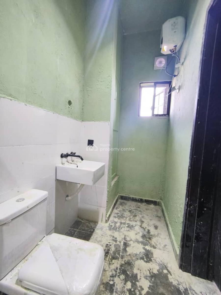 Serviced 1&3 Bedrooms Flats Upstairs with a Swimming Pool, Off Freedom Way Lekki, Lekki Phase 1, Lekki, Lagos, Flat / Apartment for Sale