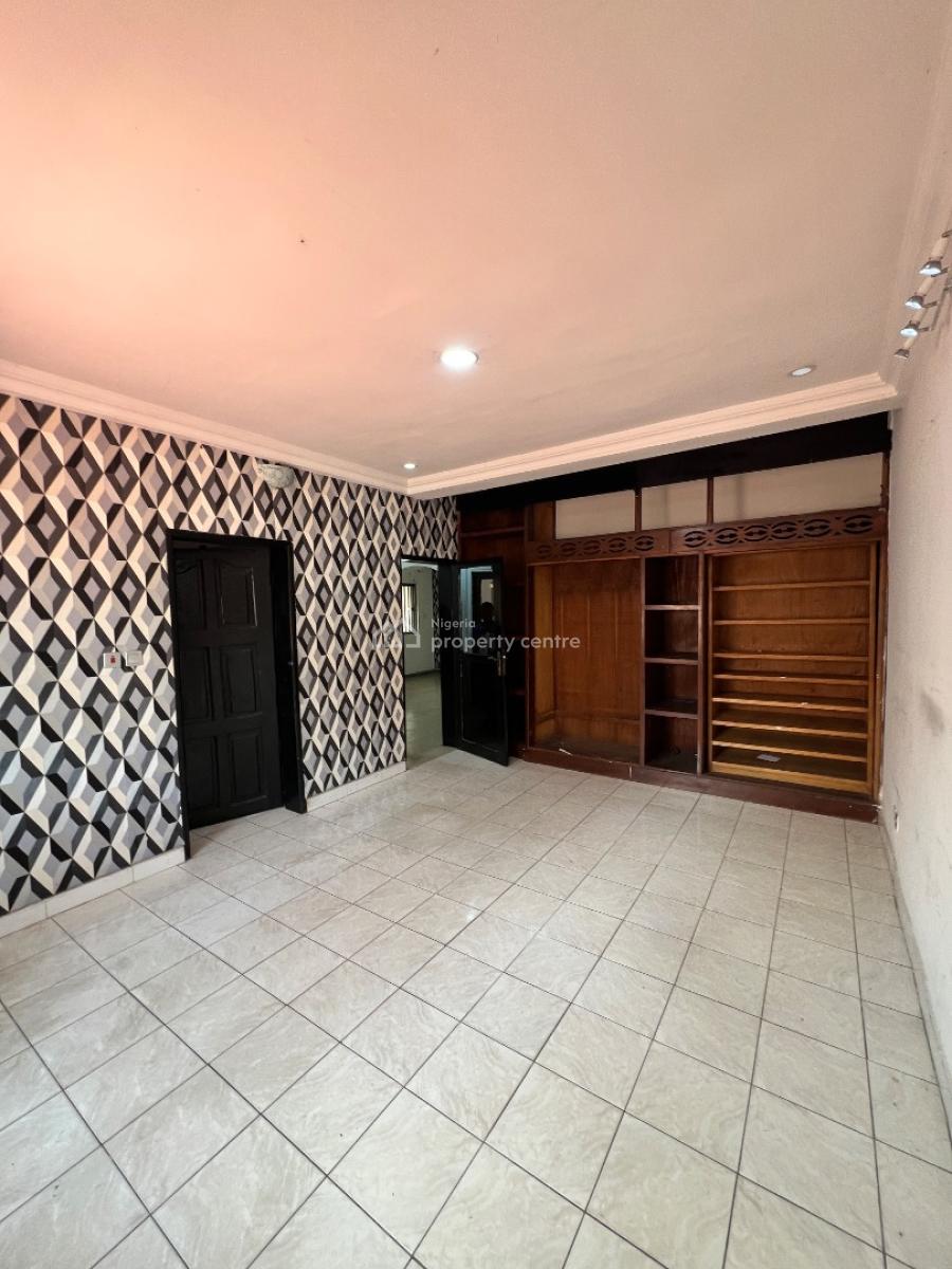 Spacious 2 Bedroom Apartment, Lekki Phase 1, Lekki, Lagos, Flat / Apartment for Rent