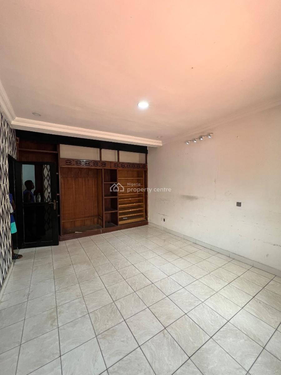 Spacious 2 Bedroom Apartment, Lekki Phase 1, Lekki, Lagos, Flat / Apartment for Rent