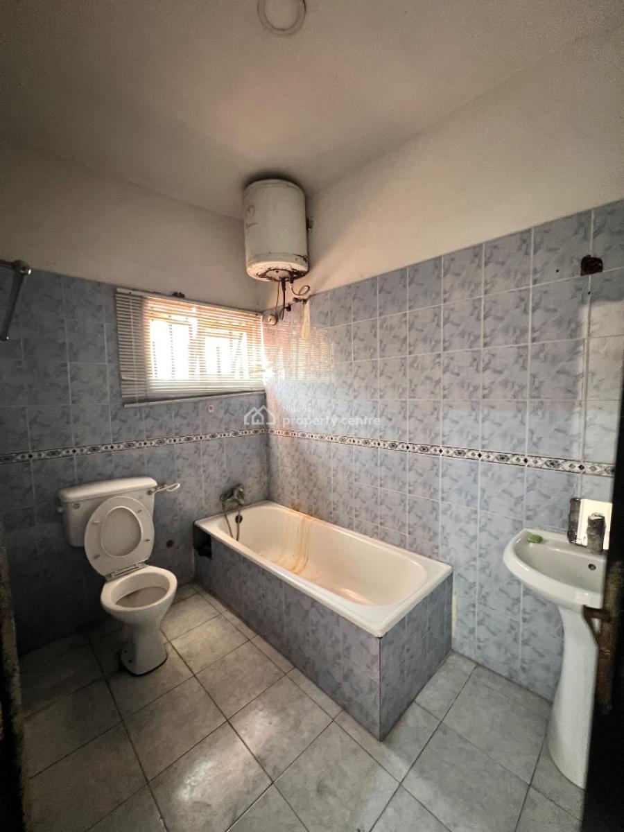 Spacious 2 Bedroom Apartment, Lekki Phase 1, Lekki, Lagos, Flat / Apartment for Rent