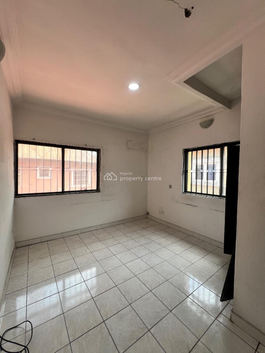Spacious 2 Bedroom Apartment, Lekki Phase 1, Lekki, Lagos, Flat / Apartment for Rent