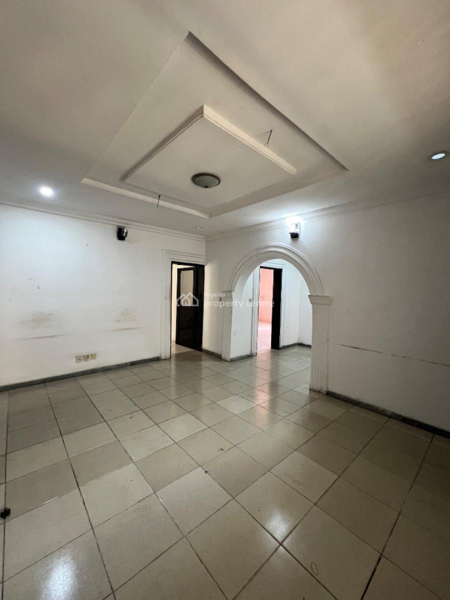 Spacious 2 Bedroom Apartment, Lekki Phase 1, Lekki, Lagos, Flat / Apartment for Rent