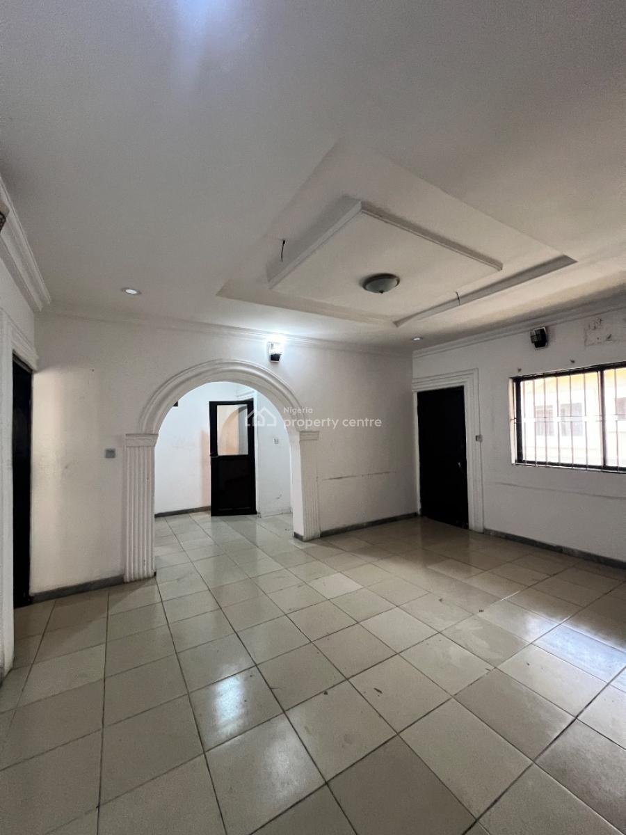 Spacious 2 Bedroom Apartment, Lekki Phase 1, Lekki, Lagos, Flat / Apartment for Rent