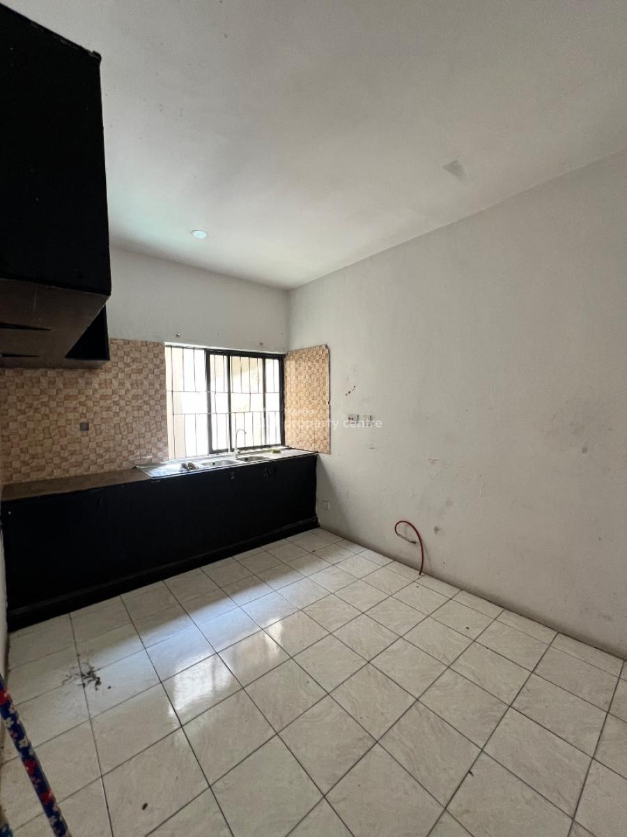 Spacious 2 Bedroom Apartment, Lekki Phase 1, Lekki, Lagos, Flat / Apartment for Rent