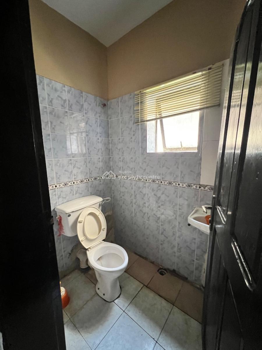 Spacious 2 Bedroom Apartment, Lekki Phase 1, Lekki, Lagos, Flat / Apartment for Rent