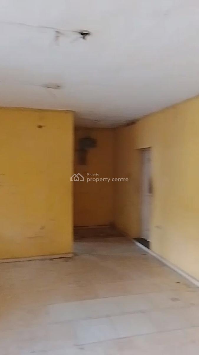 3 Bedrooms Spacious Apartment (1st Floor), Off Oba Akran Avenue, Ikeja, Lagos, Flat / Apartment for Rent